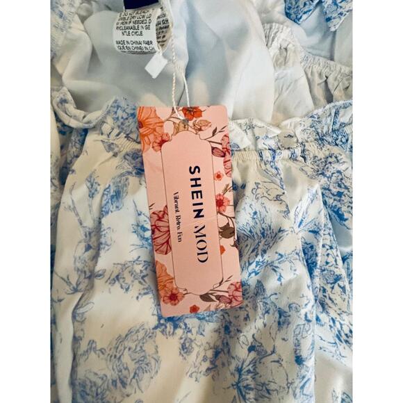 SHEIN MOD Floral Romper Sz L Feminine White Blue Resort Summer Boho Cottage NWT - Picture 5 of 5